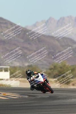 media/Oct-30-2025-Racers Edge (Thu) [[dabbdaf680]]/3-B Group/Session 2 (Turn 14)/